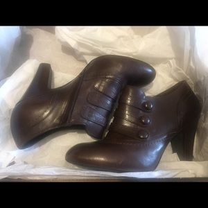 Vintage Inspired Heeled Booties. Like new.